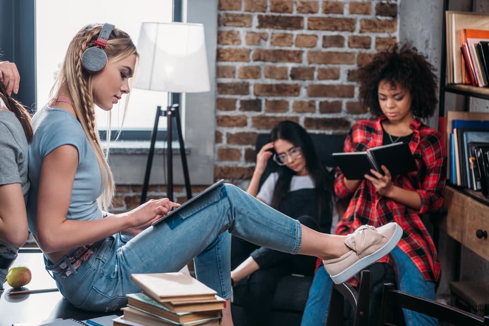 EdX Review 2023: Courses and Learning Experience 6 Students learning on edx
