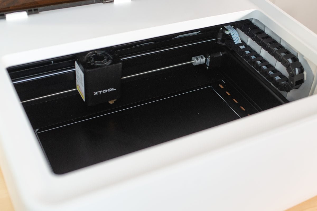xtool-m1-review-9 Bed of the xTool M1